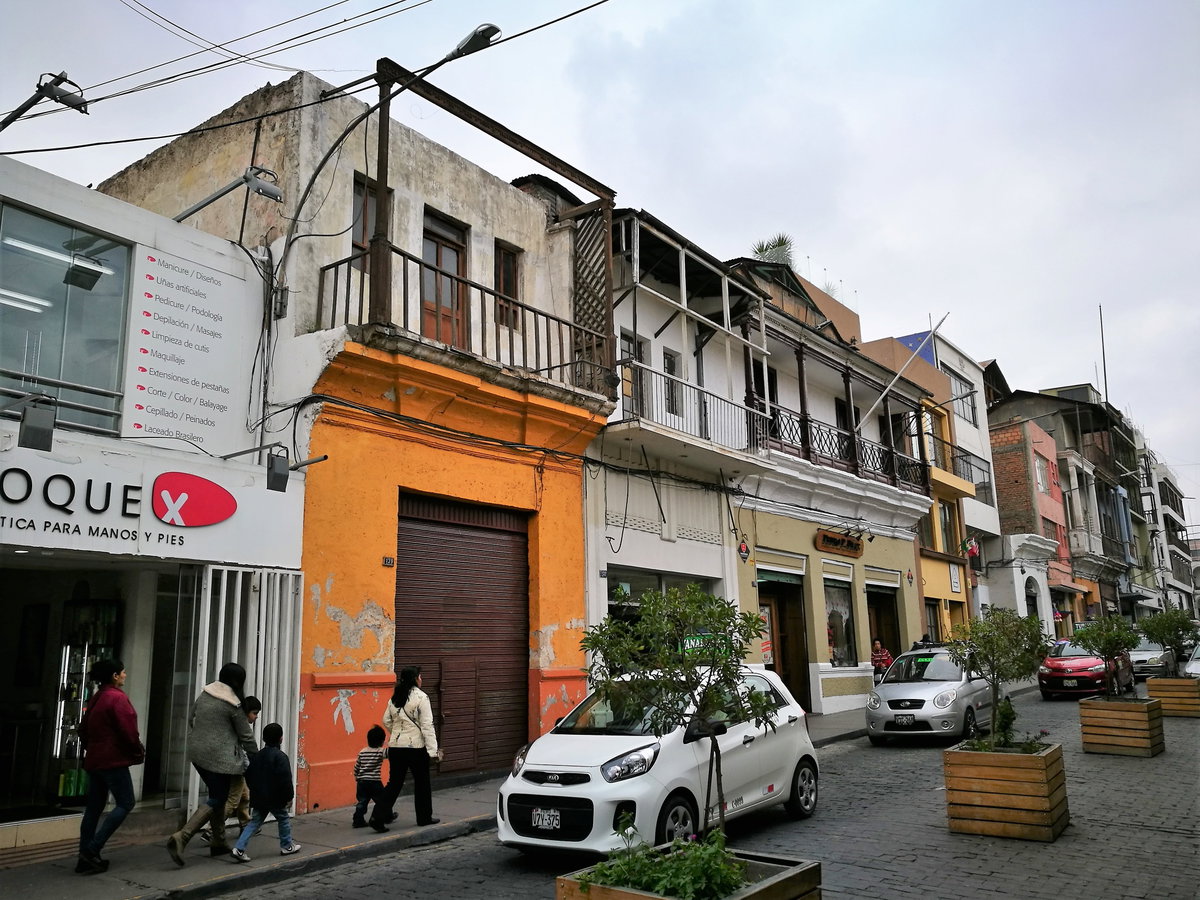 Carrer Puente Bolognesi d'Arequipa02, Arequipa, Peru, 2017