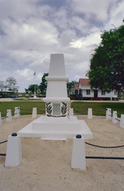 EU: Monument ter herrinnering van de onafhankelijkheid van Suriname (1998), Nieuw Amsterdam, 1998