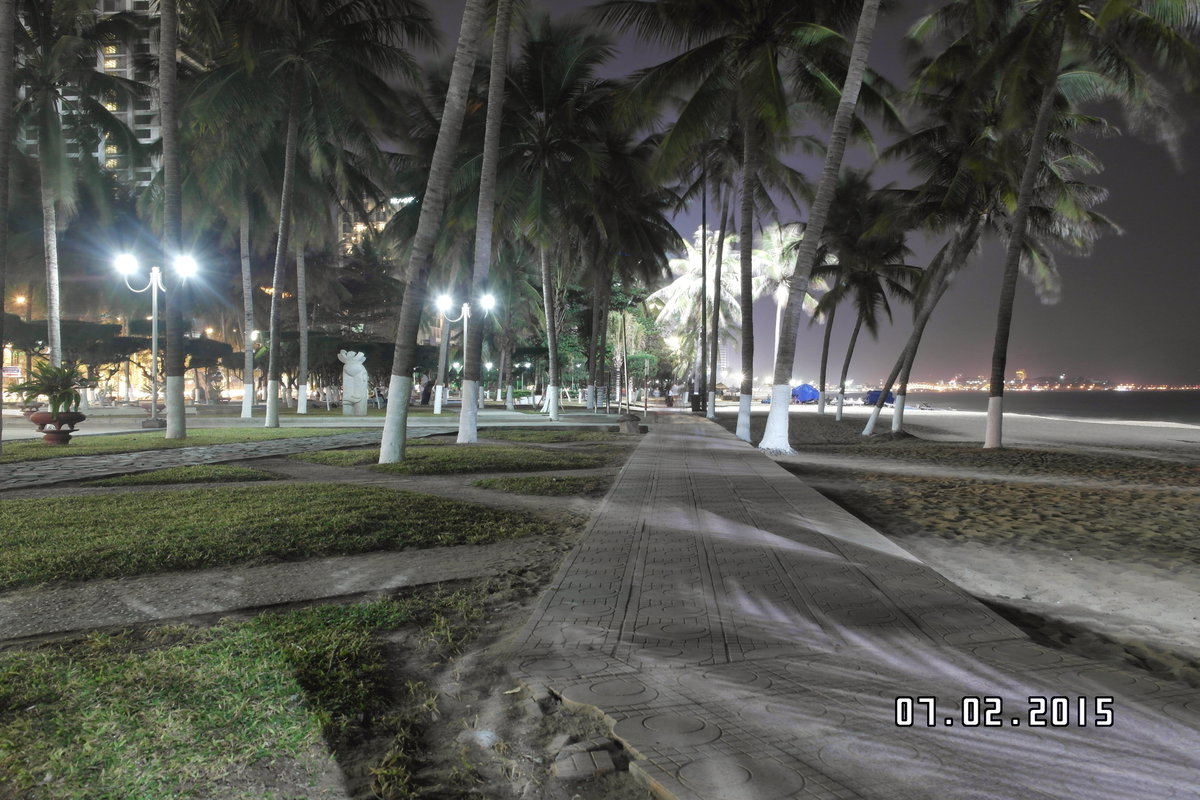 Công Viên và bãi biển Nha Trang buổi tối, Nha Trang, Vietnam, 2015