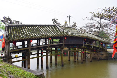 Thanh Toan tile-roofed bridge, Hue, 2018