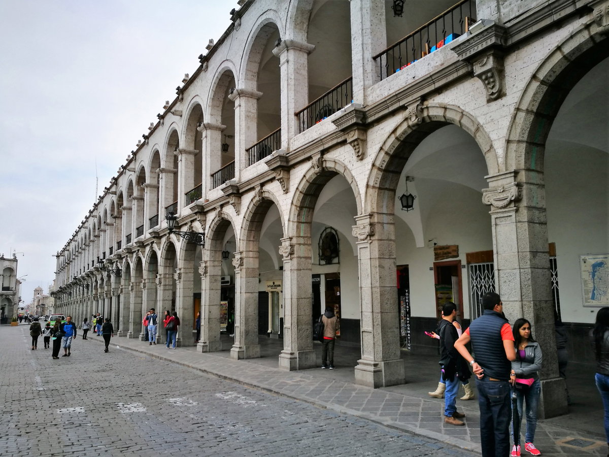 Arcades de la Plaza de Armas d'Arequipa, Arequipa, Peru, 2017
