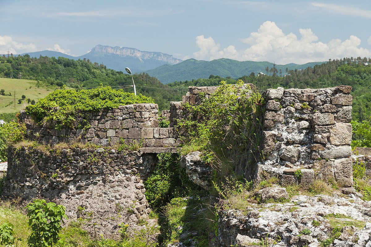 Kutaisi, Ruiny Twierdzy Ukimerioni, Kutaisi, Georgia, 2014