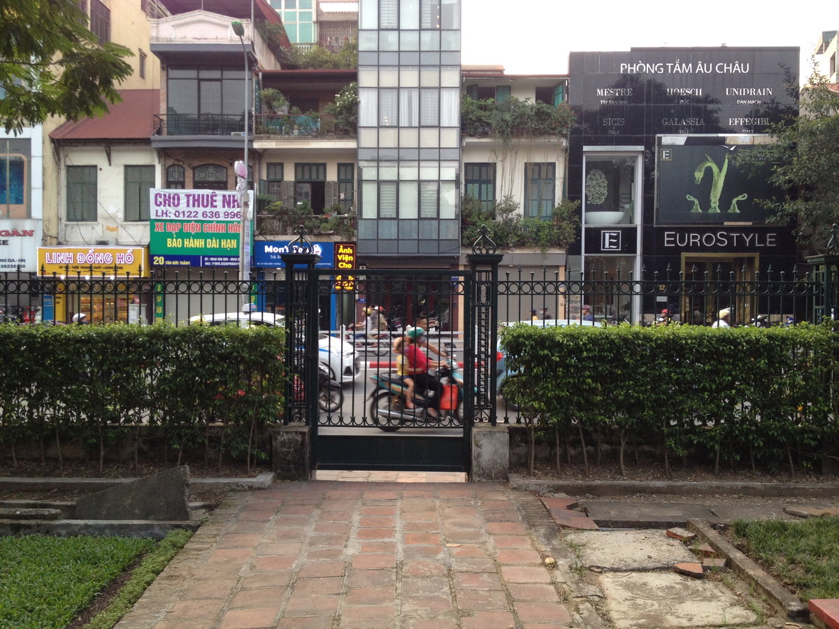 Cổng sắt, vườn Giám, Hà Nội 001, Hanoi, Vietnam, 2015